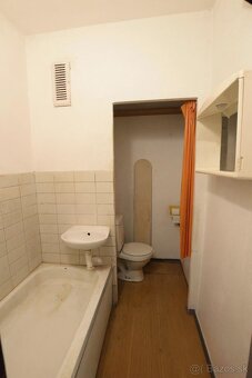 NA PREDAJ 1 IZBOVÝ BYT S BALKÓNOM V MESTE NOVÉ ZÁMKY - 6
