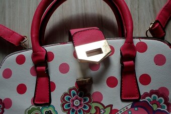 Kvietkovaná bielo ružová kabelka na zips - 6