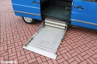 Auto pre vozičkárov s rampou s ručným ovládaním - 6