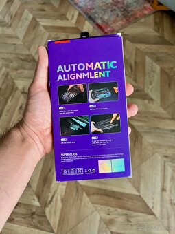 Ochranné sklo na iPhone 9D + aplikátor na iPhone 15 / 15 pro - 6