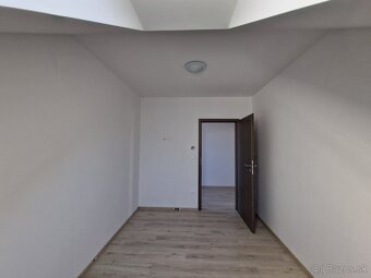 3 izb. byt, 65m2 v Seredi na prenájom - 6