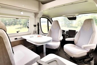 CamperVan s otvárateľnou strechou CARADO CV640 Novy Automat - 6