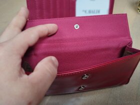 Dámska červená priestranná peňaženka - 6
