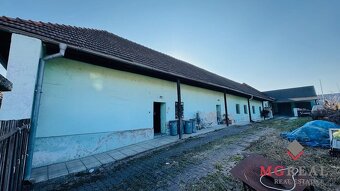 Na predaj rodinný dom Malé Uherce vhodný aj na podnikanie - - 6