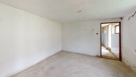 Na predaj rodinný dom v obci Považany s rovinatým pozemkom - 6