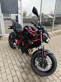 Kawasaki Z650 červená - 6