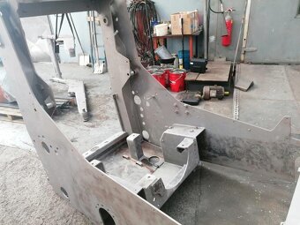 Predám LOCUST 752 po úplnej GO - 6