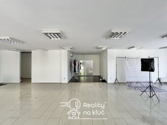 Na prenájom obchodný priestor na Podzámskej ul. pri tržnici - 6