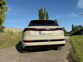 Audi E-Tron 50 - 6