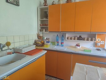 Priestranný rodinný dom priamo v centre Turzovky s veľkým po - 6