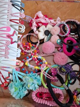 Sponky, Gumičky, naramky, peňaženky vyše 100kusov - 6