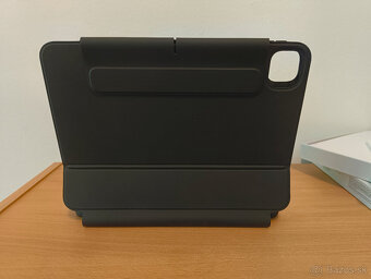 ESR Rebound Magnetická klávesnica pre iPad Pro 11 (2024) - 6