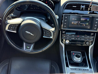 Jaguar XE benzin 2.0 177kw R-Sport AT - 6