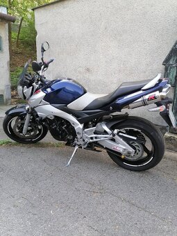 SUZUKI GSR 600 - 6