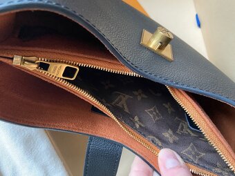 Nádherná černá kabelka Low Key Louis Vuitton - 6