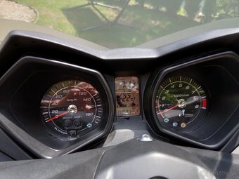 predám skúter Yamaha x max 400 iba 2132 km - 6