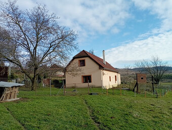 Vidiecka usadlosť po rekonštrukcii v obci Uhliská - 5993 m2 - 6