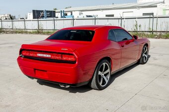 Dodge Challenger SRT8 6.4 MANUÁL 477PS - 6