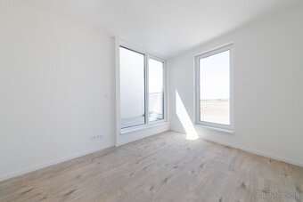 REZERVOVANÝ - MIKELSSEN - Na predaj priestranný 3 izbový byt - 6