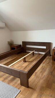 Postel z masívu + nočné stolíky + rošty - 6