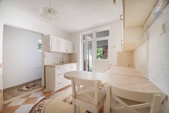 4 IZBOVÝ RODINNÝ DOM S KRÁSNOU ZÁHRADOU - 6