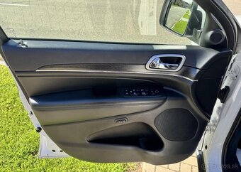 Jeep Grand Cherokee 3,0 CRDI nafta automat 184 kw - 6
