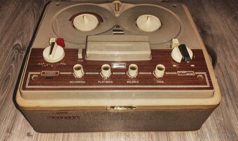 Prodám kotoučový magnetofon Philips - 6