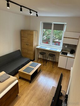 Krátkodobý Prenájom - Apartmán v BB od 3 Hod. - 6