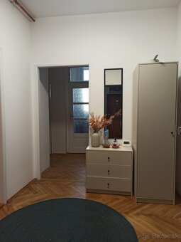 Nepriechodná izba v 3-izbovom byte - 6