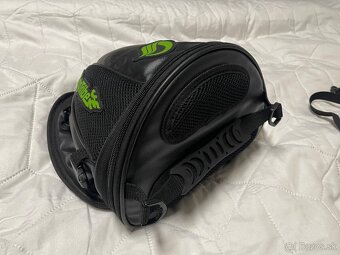 Batoh, kapsicka na motorku - 6