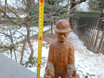 Predám starú drevorezbu ubíjanie mačacích hláv 35 € - 6