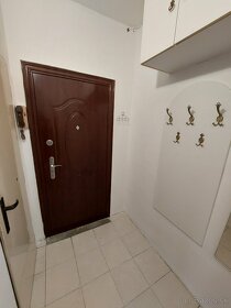 PREDAJ - Prerobený 2 izb.byt na Košickej ul. v Komárne - 6