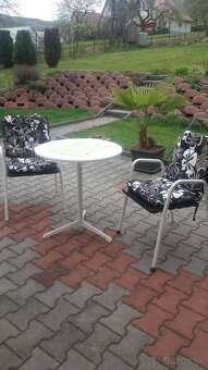 Predam set okruhly,sklapaci stol plus stolicky vhodny kde-ko - 6