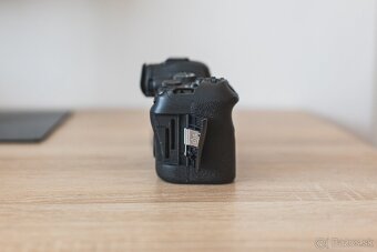 Canon R6 s príslušenstvom - 6