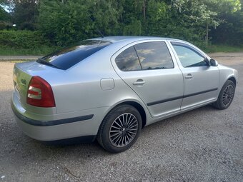 Škoda Octavia 1.6 fsi - 6