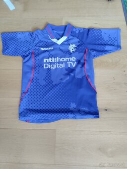 Predám futbalové dresy a športové tričko - 6