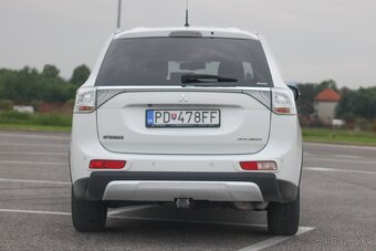 Mitsubishi Outlander 2.2 DI-D 7-MIESTNE - 6