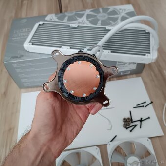 ASUS ROG strix lc 360 RGB - white edition - 6