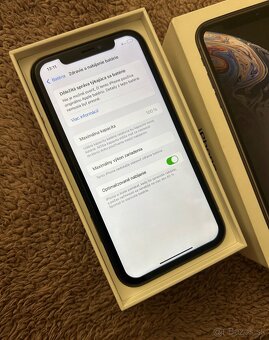 iPhone XR 64GB - 100% batéria - 6