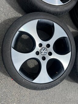 VW GTI Detroit R18 225/40 - 6