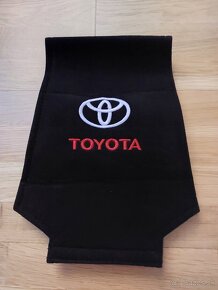 Návleky na hlavové opierky. - 6