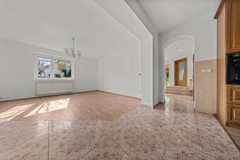 4-IZBOVÝ RODINNÝ DOM S GARÁŽOU, ZIMNOU ZÁHRADOU A PIVNICOU - 6