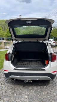 BMW X1 2.0d xDrive xLine - PANO, NA - 6