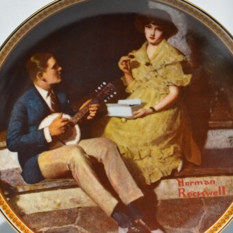 Séria vintage porcelánových tanierov zo života žien - 6