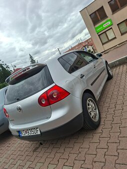 Predam wolsvagen golf 5 - 6