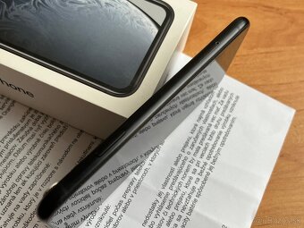 Apple iPhone XR 64GB - 6