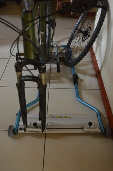 predam svajciarsky interierovy nosic na bicykle - 6