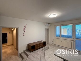 Pekný 2 izbový byt s veľkou zasklenou loggiou - 6