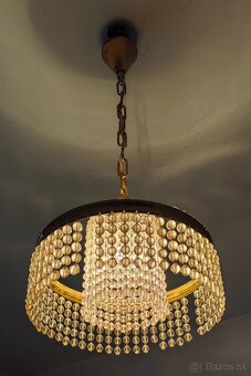 Posteľ, skrinky, stôl, stoličky, nočné stolíky, obrázky. - 6