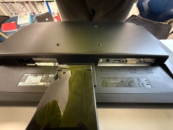 Predám 4ks LCD Monitorov Benq veľmi zachovalé Cena spolu 4 - 6